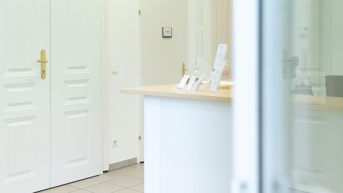 Tiny-Feet-fertility-clinic-8211-Dr.-Rathmanner